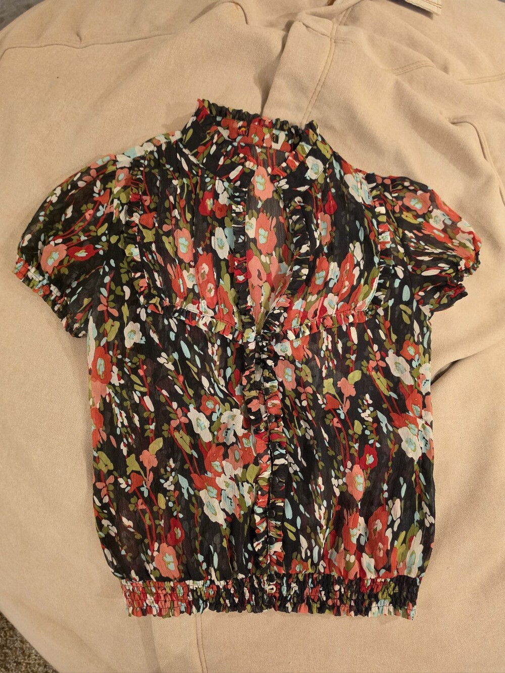 Maurices Black Floral Ruffle Short-Sleeve Blouse, MEDIUM